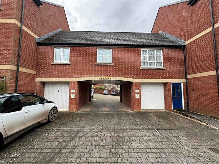 2 Bedroom Coach House To Rent In Popham Close, Tiverton, EX16