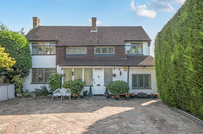 4 Bedroom Detached House For Sale In Kenwood Drive, Beckenham, BR3