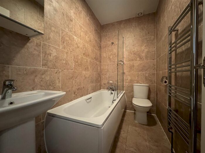 3 Bedroom Flat To Rent In Caxton Road, London, SW19