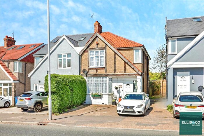 3 Bedroom House For Sale In Great North Way, Hendon, NW4
