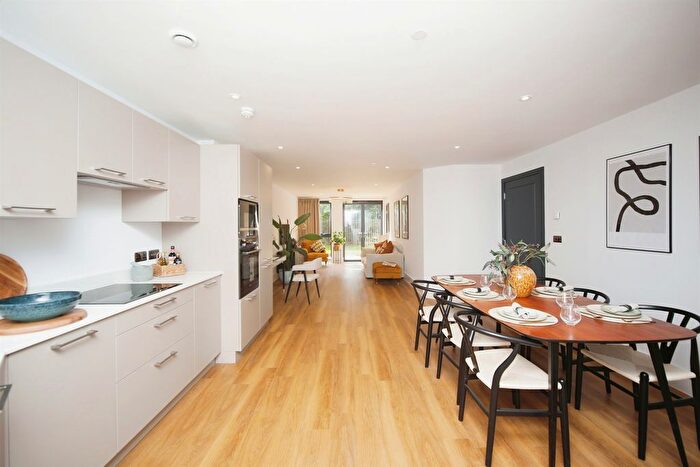 2 Bedroom Flat For Sale In Alfred Place, Blossomfield Road, Solihull, B91