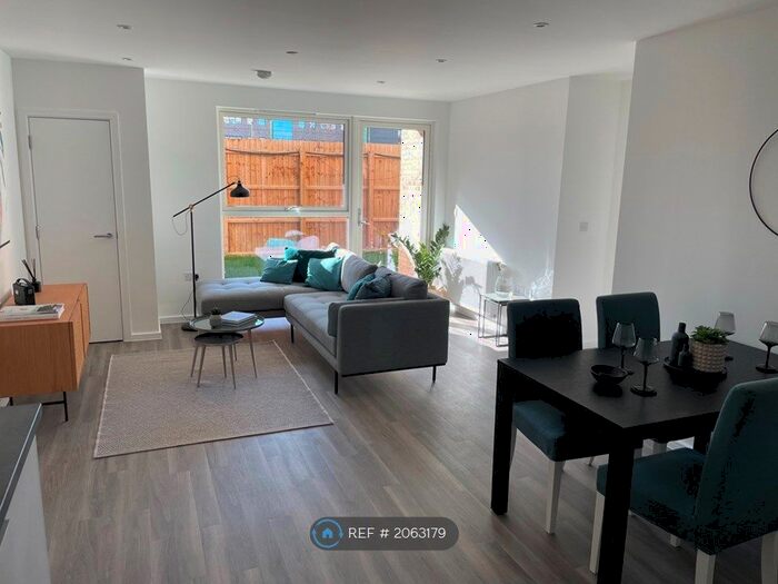 1 Bedroom Flat To Rent In Selbourne Avenue, London, TW3