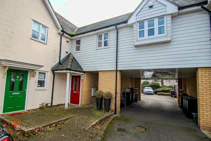 2 Bedroom Flat To Rent In Elmwood Avenue, Colchester, Essex, CO2