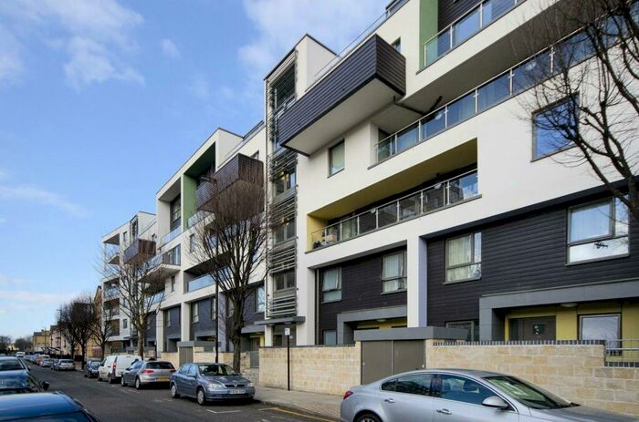 1 Bedroom Flat To Rent In Contessa Court, Isle Of Dogs, London, E14