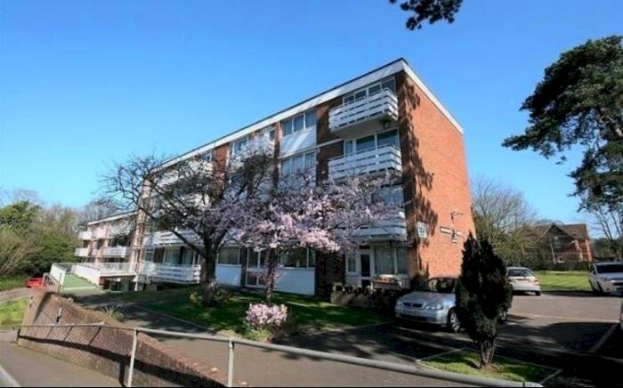 2 Bedroom Flat To Rent In Bath Road, Reading, RG1