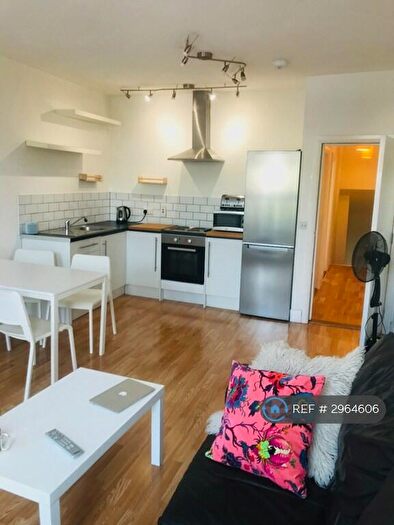 2 Bedroom Maisonette To Rent In Kingsland Road, London, E8