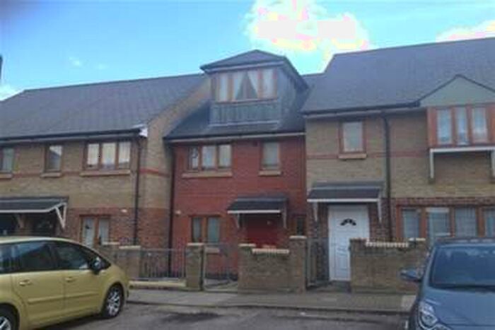 4 Bedroom Terraced House To Rent In Chingford, E4