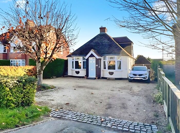 4 Bedroom Detached Bungalow For Sale In Canterbury Road, Kennington, TN24