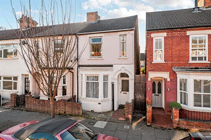 3 Bedroom Terraced House For Sale In Pembroke Street, Bedford, MK40