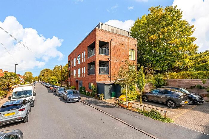 2 Bedroom Flat For Sale In Longus Point, Braemar Avenue, South Croydon, CR2