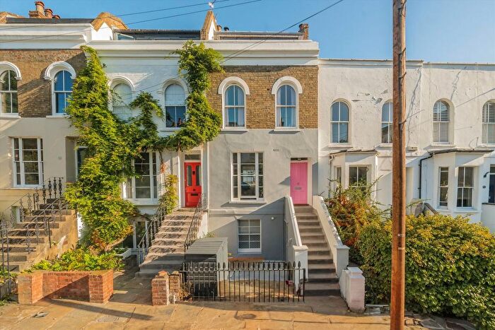 2 Bedroom Flat For Sale In St. Thomas's Gardens, Kentish Town, NW5