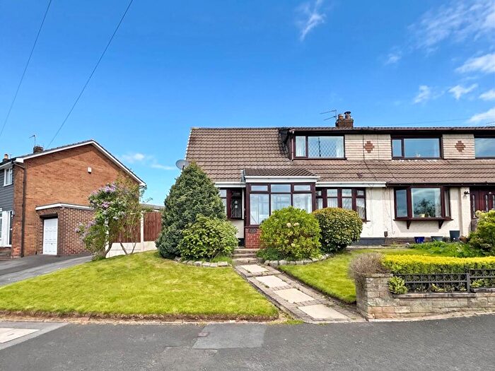 3 Bedroom Semi-Detached Bungalow For Sale In Lea View, Oldham, OL2
