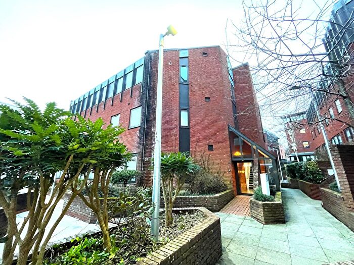 2 Bedroom Apartment To Rent In Southernhay Gardens, Exeter, EX1
