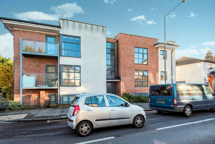 2 Bedroom Apartment To Rent In Addlestone, KT15