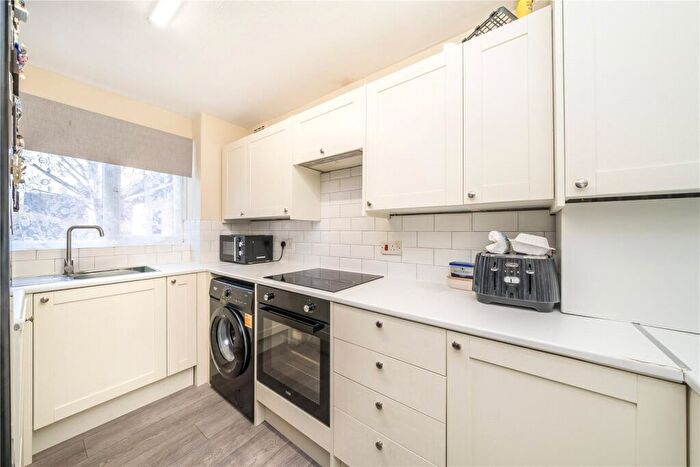 2 Bedroom Flat To Rent In Glenville Grove, Deptford, London, SE8