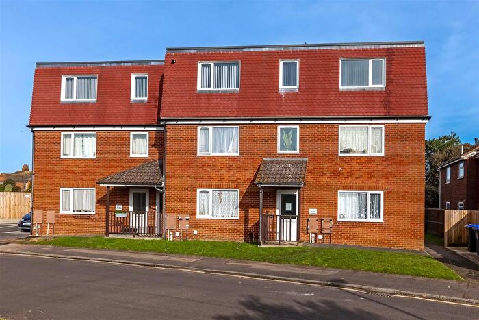 2 Bedroom Property To Rent In Elm Grove, Lancing, BN15