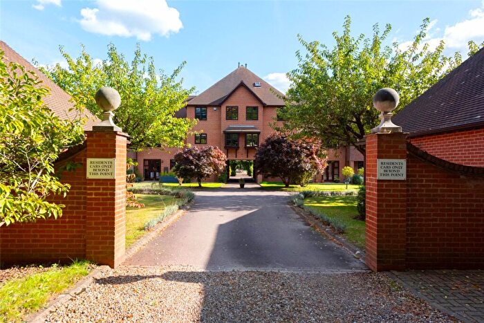 4 Bedroom Town House For Sale In Heathlands Court, Wokingham, Berkshire, RG40
