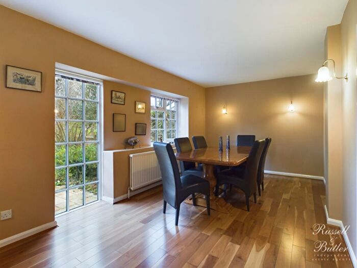 4 Bedroom Barn Conversion For Sale In Church End, Leckhampstead, MK18