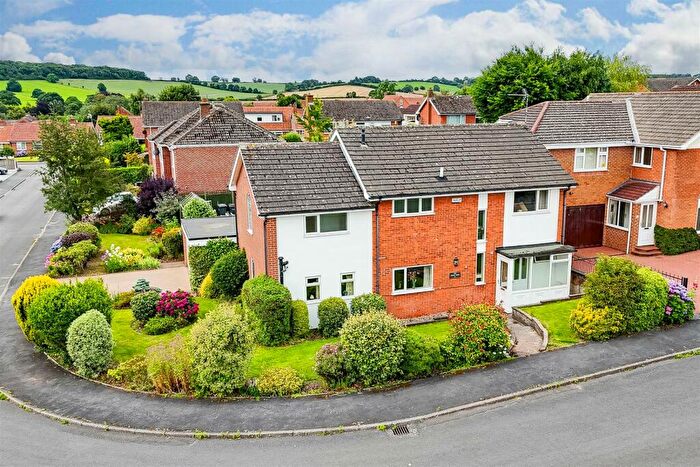 4 Bedroom Detached House For Sale In Sunningdale Drive, Woodborough, Nottinghamshire, NG14