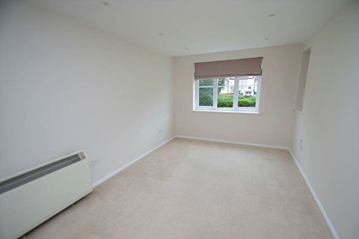 1 Bedroom Flat To Rent In Bowling Court, Watford, WD18