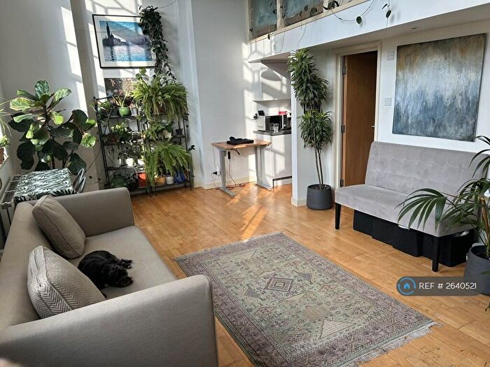 2 Bedroom Flat To Rent In Old School Square, London, E14