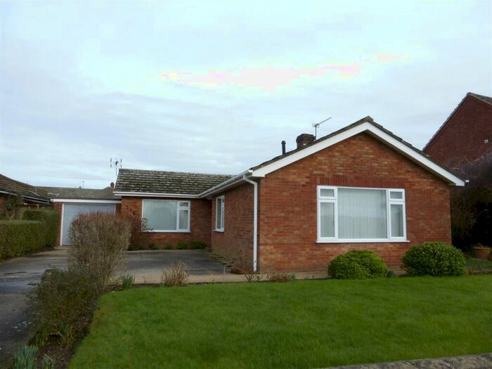 3 Bedroom Bungalow To Rent In Taverham Road, Taverham, Norwich, NR8