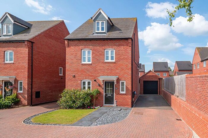 4 Bedroom Detached House For Sale In Kensington Close, Stratford-Upon-Avon, CV37