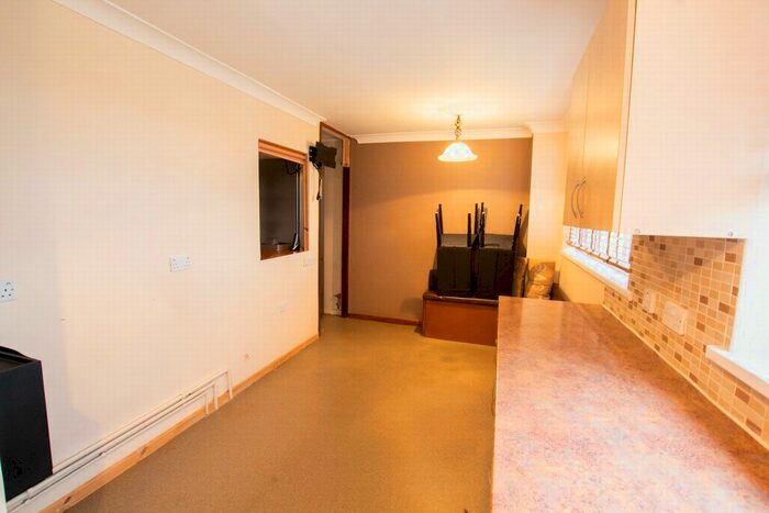 3 Bedroom Flat To Rent In Longcroft Rise, Loughton, IG10