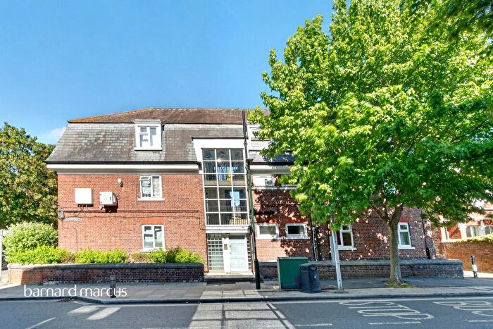 2 Bedroom Flat For Sale In Mortlake High Street, Mortlake, London, SW14