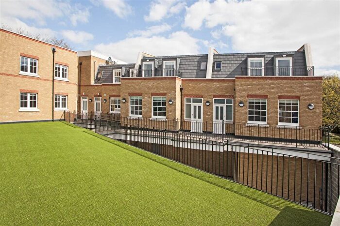 3 Bedroom Flat To Rent In Emilia Court, High Street, Southgate, N14