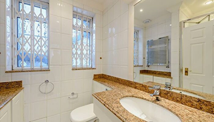 3 Bedroom Flat To Rent In Strathmore Court, Park Road, London, NW8