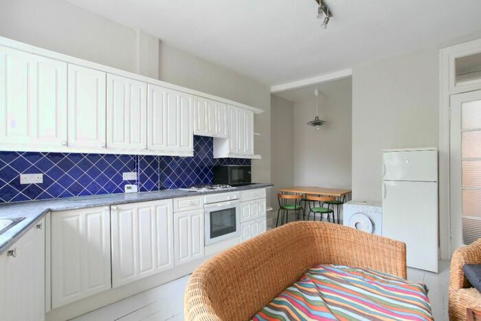 2 Bedroom Flat To Rent In St Stephen Street, New Town, Edinburgh, EH3