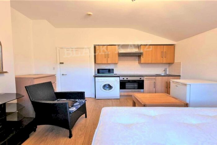 Studio To Rent In Fordwych Road, London, NW2