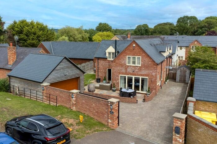 3 Bedroom Barn Conversion For Sale In Stoke Road, Stoke Hammond, Bucks, MK17