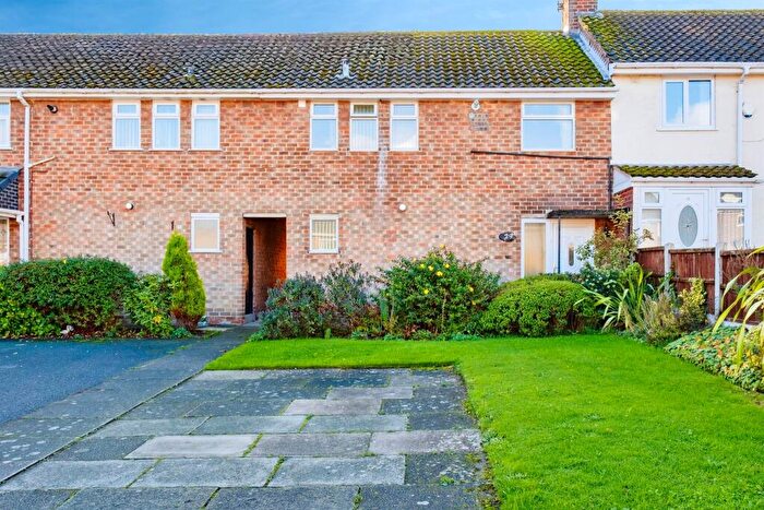 3 Bedroom Terraced House For Sale In Robin Way, Wirral, CH49