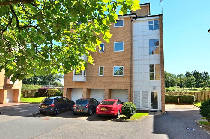 2 Bedroom Apartment To Rent In Calvie Croft, Hodge Lea, MK12