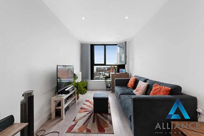 1 Bedroom Flat To Rent In Carlton House, New London Road, Chelmsford, Essex, CM2