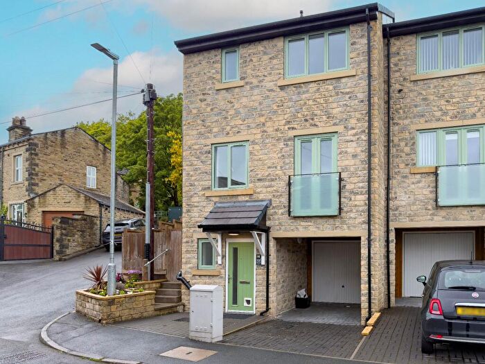 3 Bedroom End Of Terrace House For Sale In Lane Ends Green, Hipperholme, HX3