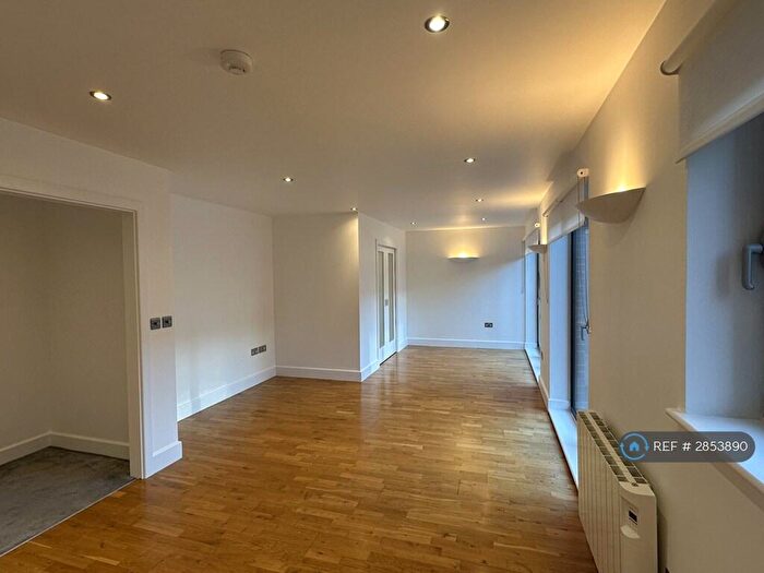 2 Bedroom Flat To Rent In Reservoir Studios, London, E1W