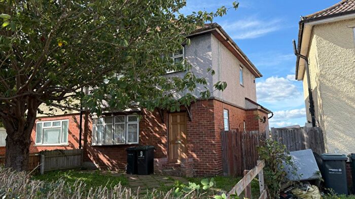 3 Bedroom Semi Detached House For Sale In Snelling Avenue, Northfleet, Gravesend, Kent, DA11