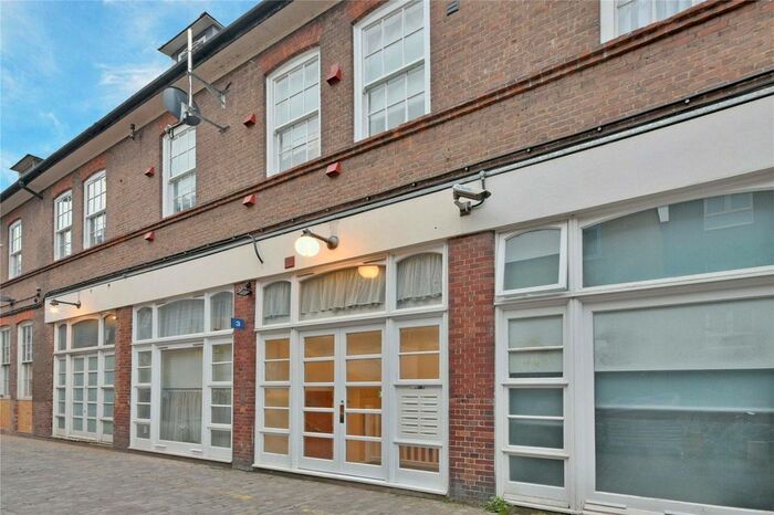 Studio To Rent In Kilburn High Road, London, NW6