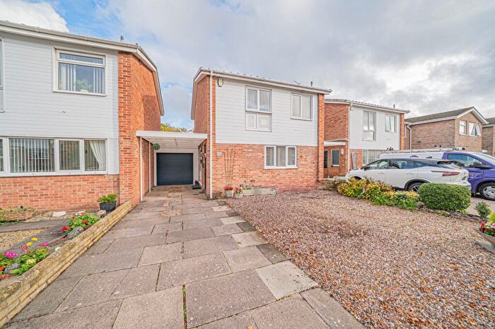 3 Bedroom Link Detached House For Sale In Wharton Avenue, Solihull, B92