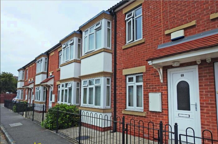 2 Bedroom Apartment To Rent In Penshurst Mews, Hessle, HU13