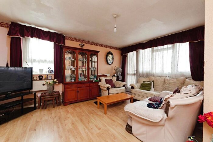 2 Bedroom Flat For Sale In Grantham Road, London, E12