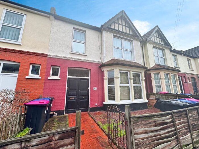 2 Bedroom Flat To Rent In Cotswold Road, Westcliff-On-Sea, SS0