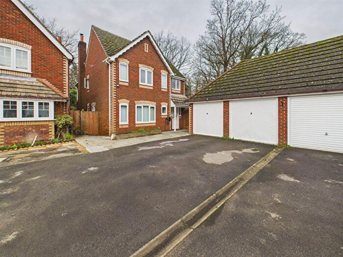 5 Bedroom Detached House For Sale In Manor Park Close, Tilehurst, Reading, RG30