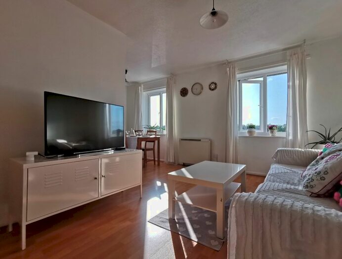 2 Bedroom Flat To Rent In Angora Drive, Trinity Riverside, Salford, M3