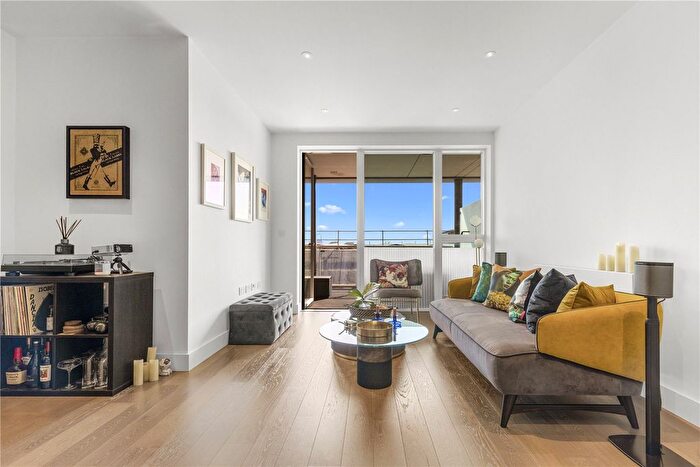 2 Bedroom Flat To Rent In Banister Road, London, W10