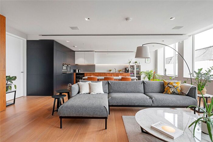 3 Bedroom Flat To Rent In Bartholomew Close, London, EC1A