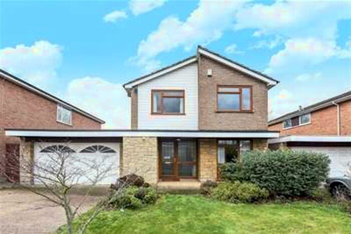 4 Bedroom Semi-Detached House To Rent In Albyfield, Bromley, BR1